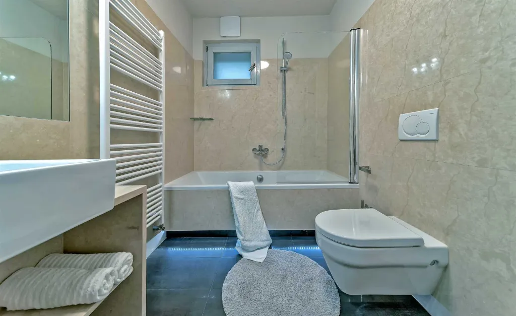 Seaside Retreat Villa with Pool, Selca