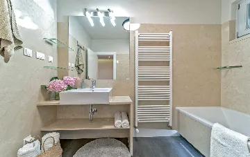 Seaside Retreat Villa with Pool, Selca