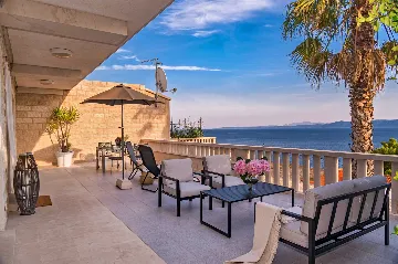 Seaside Retreat Villa with Pool, Selca