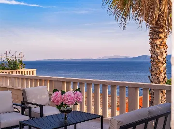 Seaside Retreat Villa with Pool, Selca