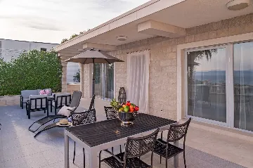 Seaside Retreat Villa with Pool, Selca