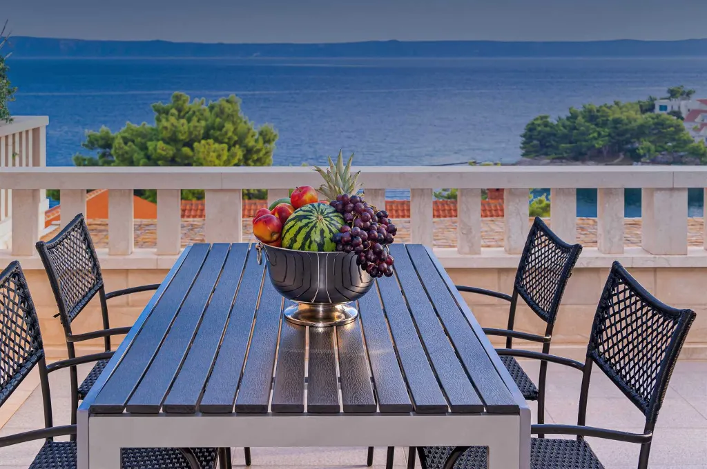 Seaside Retreat Villa with Pool, Selca