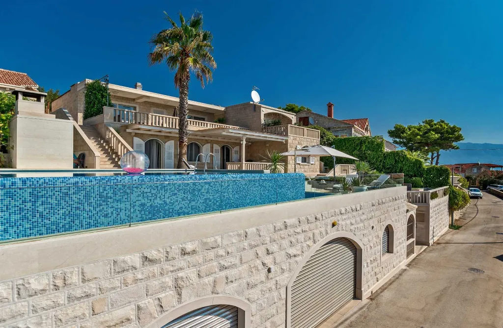Seaside Retreat Villa with Pool, Selca