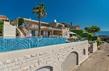 Seaside Retreat Villa with Pool, Selca