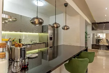 Seaside Retreat Villa with Pool, Selca