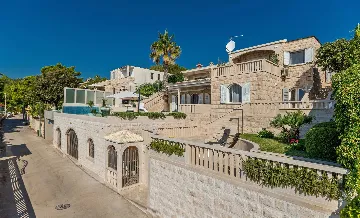 Seaside Retreat Villa with Pool, Selca