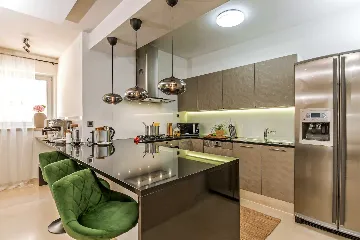 Seaside Retreat Villa with Pool, Selca