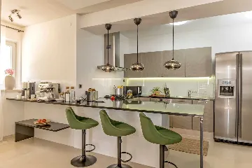 Seaside Retreat Villa with Pool, Selca