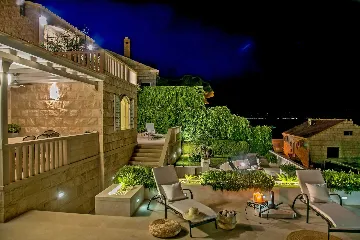 Seaside Retreat Villa with Pool, Selca