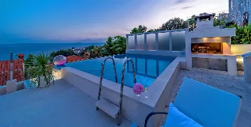 Seaside Retreat Villa with Pool, Selca