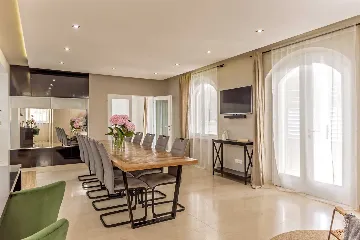 Seaside Retreat Villa with Pool, Selca