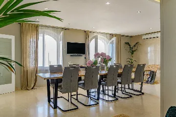 Seaside Retreat Villa with Pool, Selca