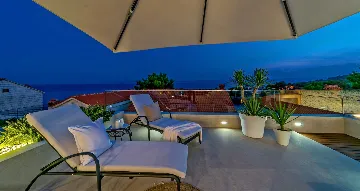 Seaside Retreat Villa with Pool, Selca