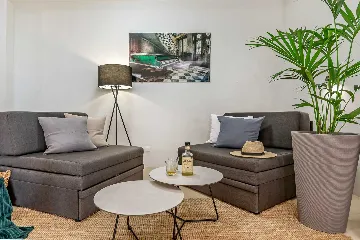 Seaside Retreat Villa with Pool, Selca