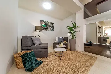 Seaside Retreat Villa with Pool, Selca