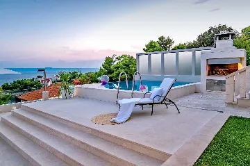 Seaside Retreat Villa with Pool, Selca