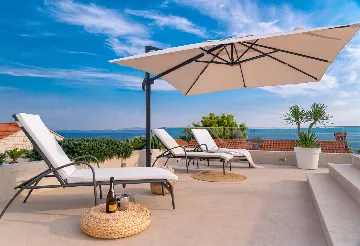 Seaside Retreat Villa with Pool, Selca