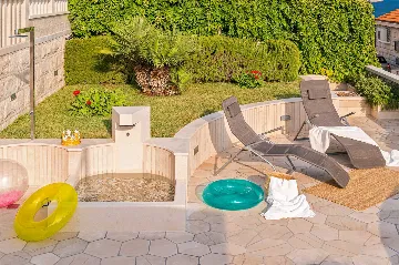 Seaside Retreat Villa with Pool, Selca