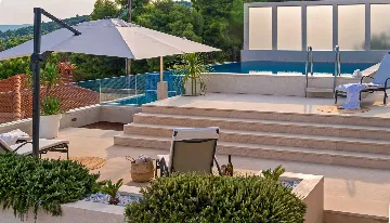 Seaside Retreat Villa with Pool, Selca