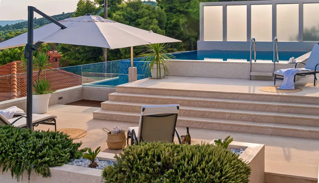 Seaside Retreat Villa with Pool, Selca