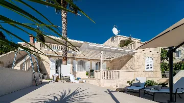 Seaside Retreat Villa with Pool, Selca