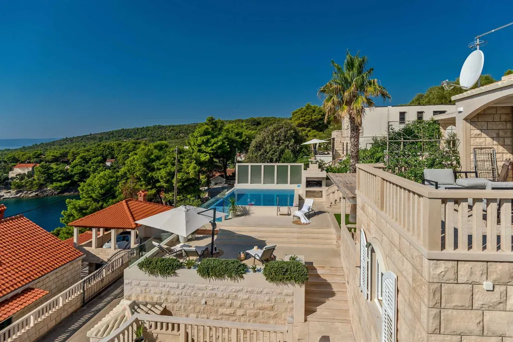 Seaside Retreat Villa with Pool, Selca