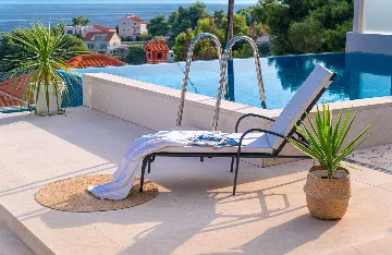 Seaside Retreat Villa with Pool, Selca