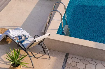 Seaside Retreat Villa with Pool, Selca