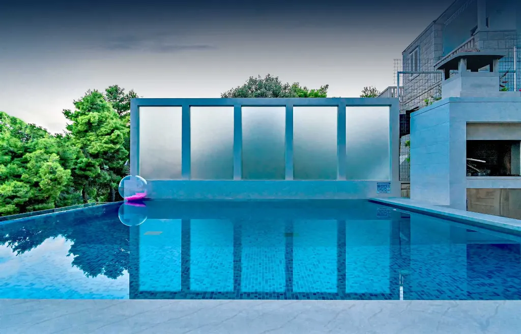 Seaside Retreat Villa with Pool, Selca