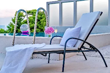 Seaside Retreat Villa with Pool, Selca