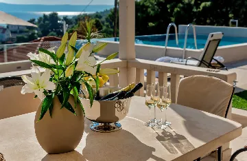 Seaside Retreat Villa with Pool, Selca