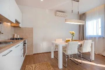 Seaside Retreat Villa with Pool, Selca