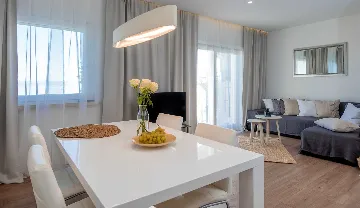 Seaside Retreat Villa with Pool, Selca