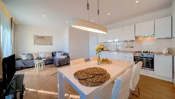 Seaside Retreat Villa with Pool, Selca