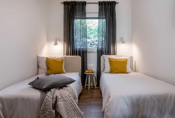 Seaside Retreat Villa with Pool, Selca