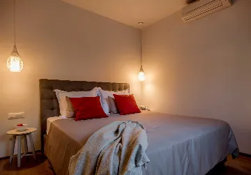 Seaside Retreat Villa with Pool, Selca