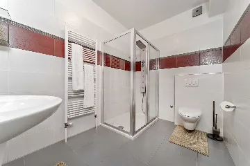 Seaside Retreat Villa with Pool, Selca