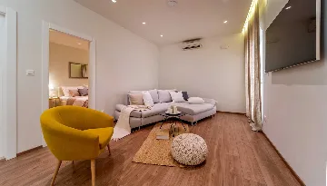 Seaside Retreat Villa with Pool, Selca