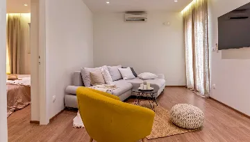 Seaside Retreat Villa with Pool, Selca