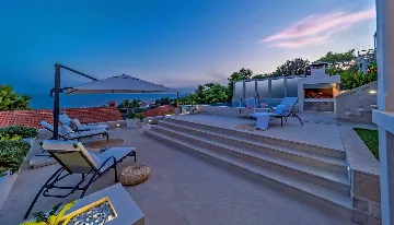 Seaside Retreat Villa with Pool, Selca