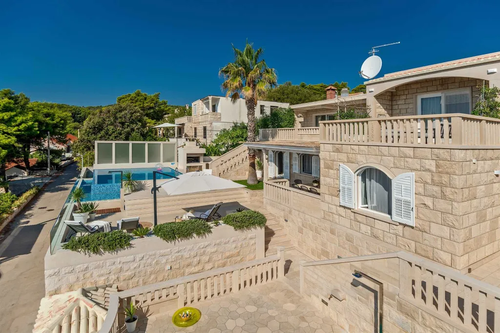 Seaside Retreat Villa with Pool, Selca