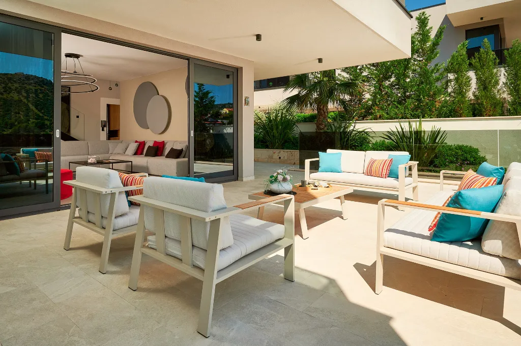 Contemporary 4-Bedroom Villa with Pool in Marina