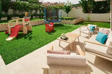 Contemporary 4-Bedroom Villa with Pool in Marina