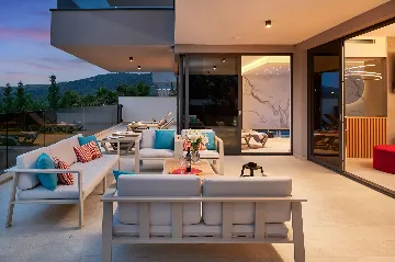 Contemporary 4-Bedroom Villa with Pool in Marina