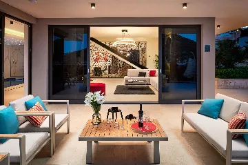 Contemporary 4-Bedroom Villa with Pool in Marina