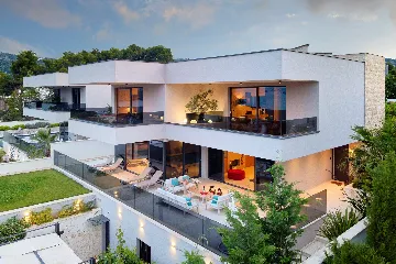 Contemporary 4-Bedroom Villa with Pool in Marina