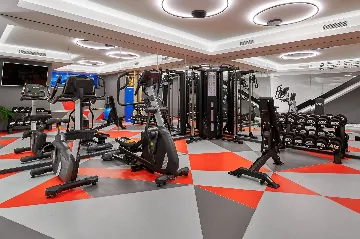 Contemporary 4-Bedroom Villa with Pool in Marina