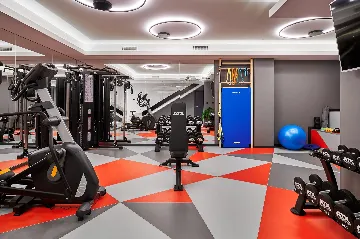 Contemporary 4-Bedroom Villa with Pool in Marina