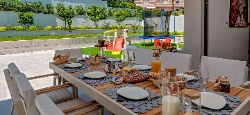 Contemporary 4-Bedroom Villa with Pool in Marina