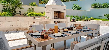 Contemporary 4-Bedroom Villa with Pool in Marina